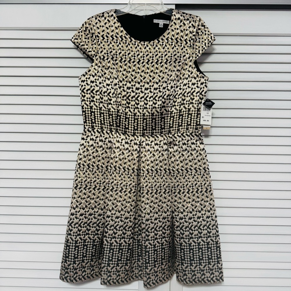 NWT Sandra Darren Black Cream Gold Metallic Patterned Party Dress Sz 12